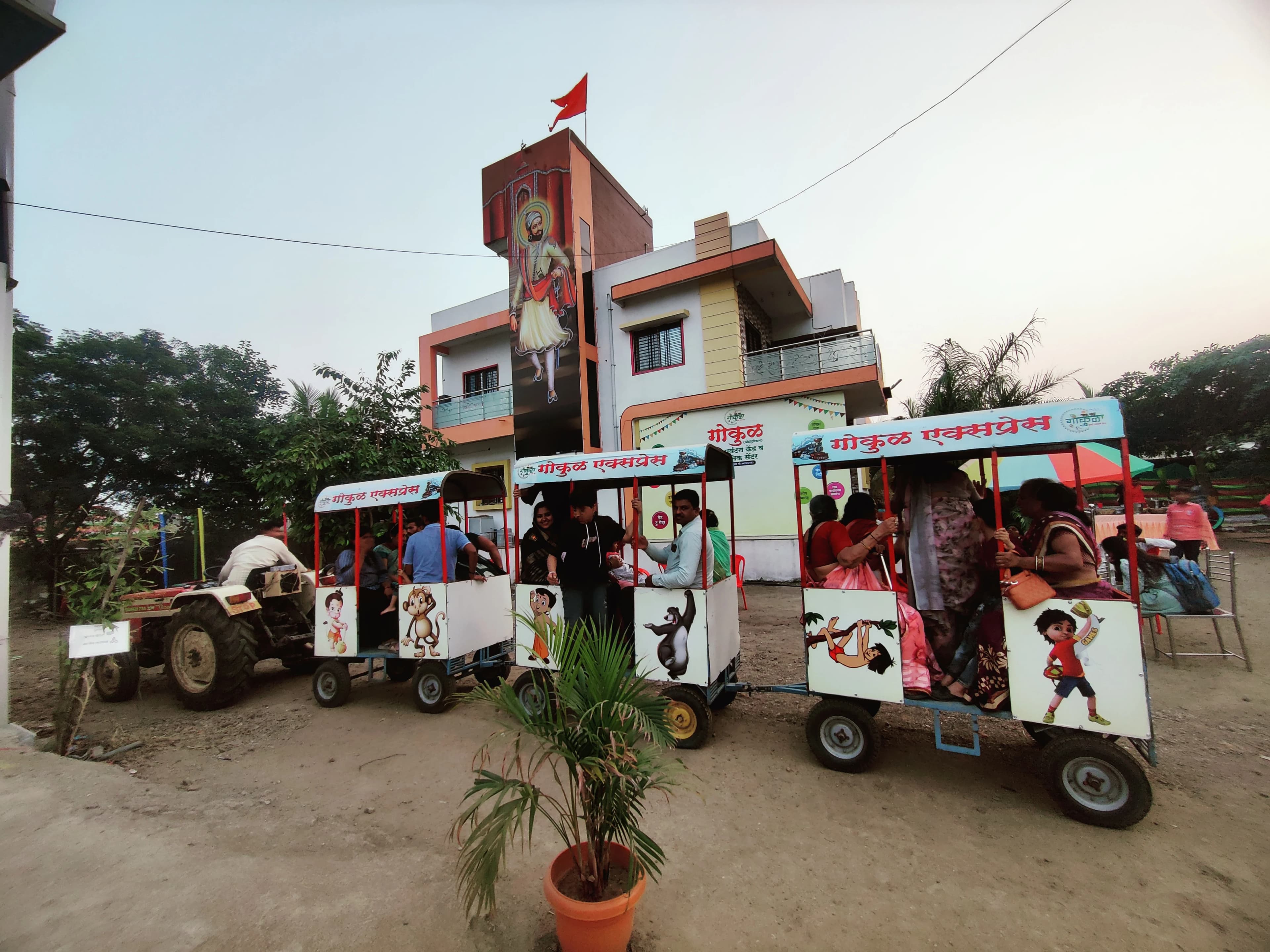 Tractor Train Safari at the Farm House